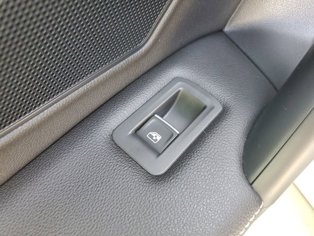 Used 2023 Volkswagen Tiguan SE R-Line image 17