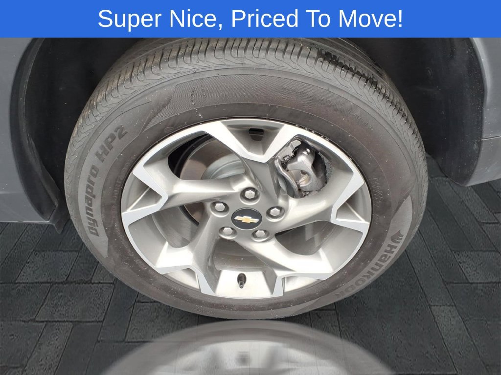 Used 2025 Chevrolet Trax LT FWD image 11