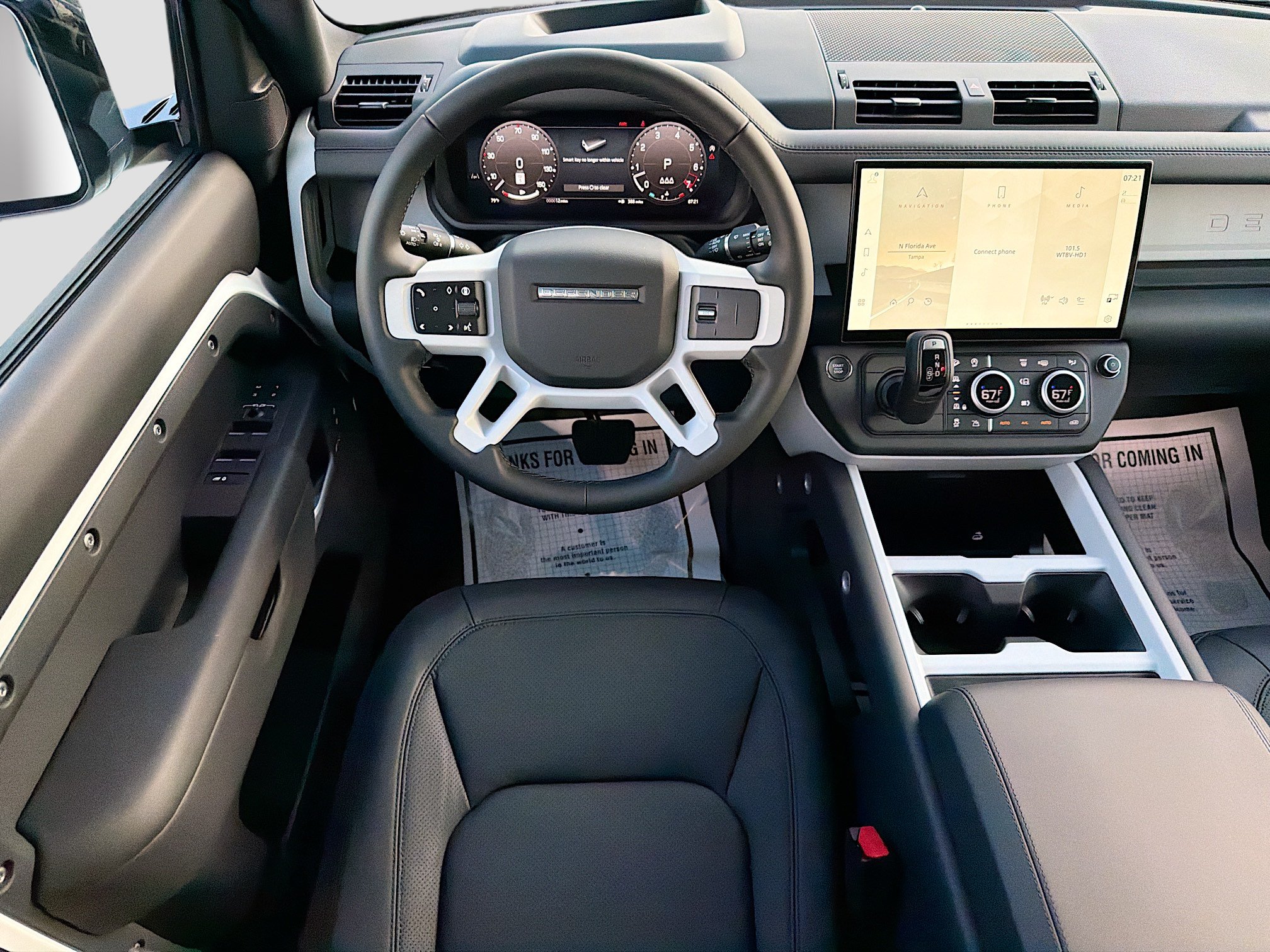 New 2026 Land Rover Defender 110 X-Dynamic SE AWD/4WD image 16