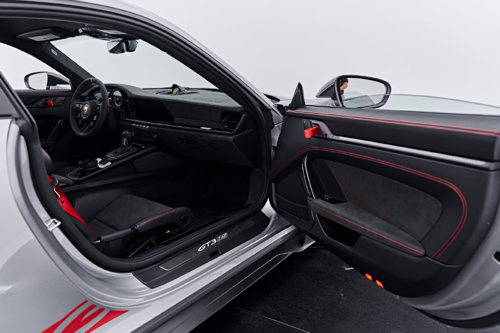 Used 2025 Porsche 911 GT3 RS w/ Weissach Package RWD image 42