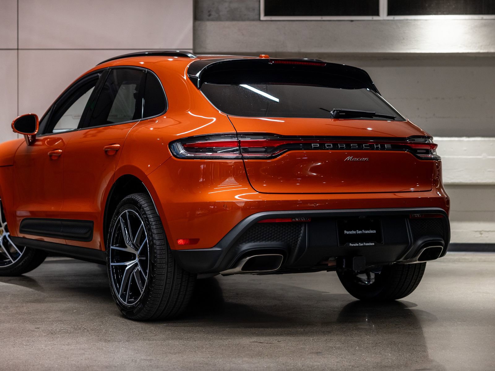 Certified 2025 Porsche Macan AWD/4WD image 25