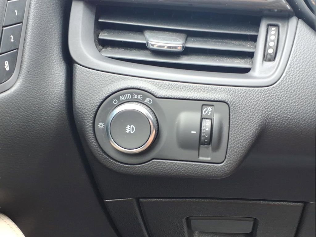 Certified 2020 Buick Envision Essence FWD image 12