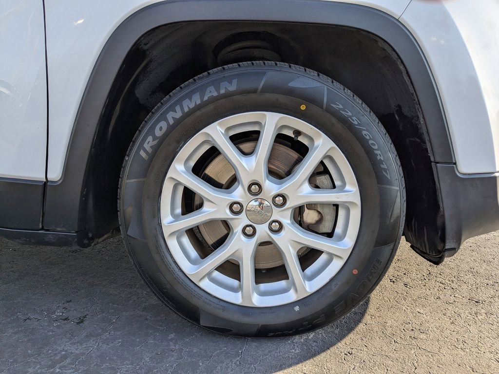 Used 2016 Jeep Cherokee Latitude w/ Comfort/Convenience Group image 11