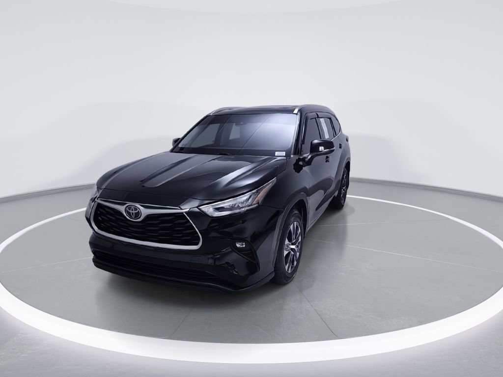 Used 2020 Toyota Highlander XLE AWD/4WD image 4