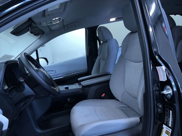 Certified 2026 Toyota Sienna LE FWD image 17