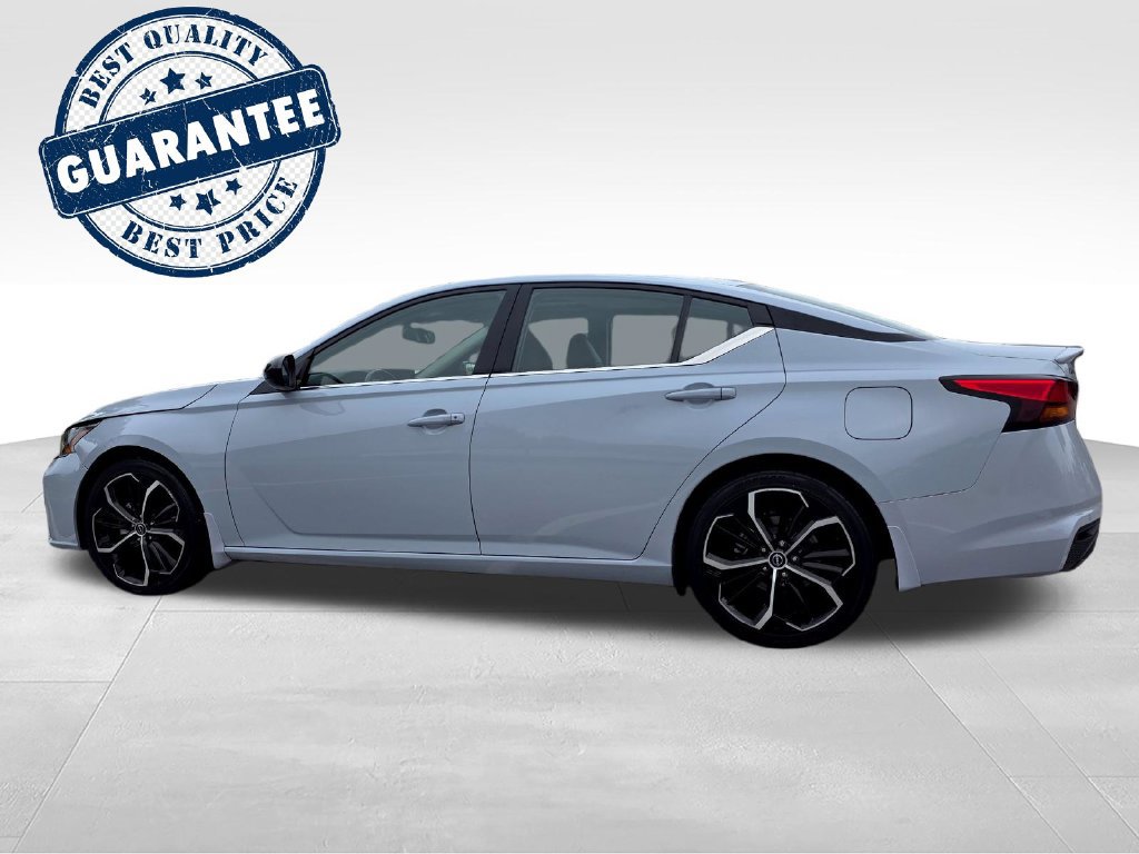 Used 2023 Nissan Altima 2.5 SR w/ SR Premium Package FWD image 4