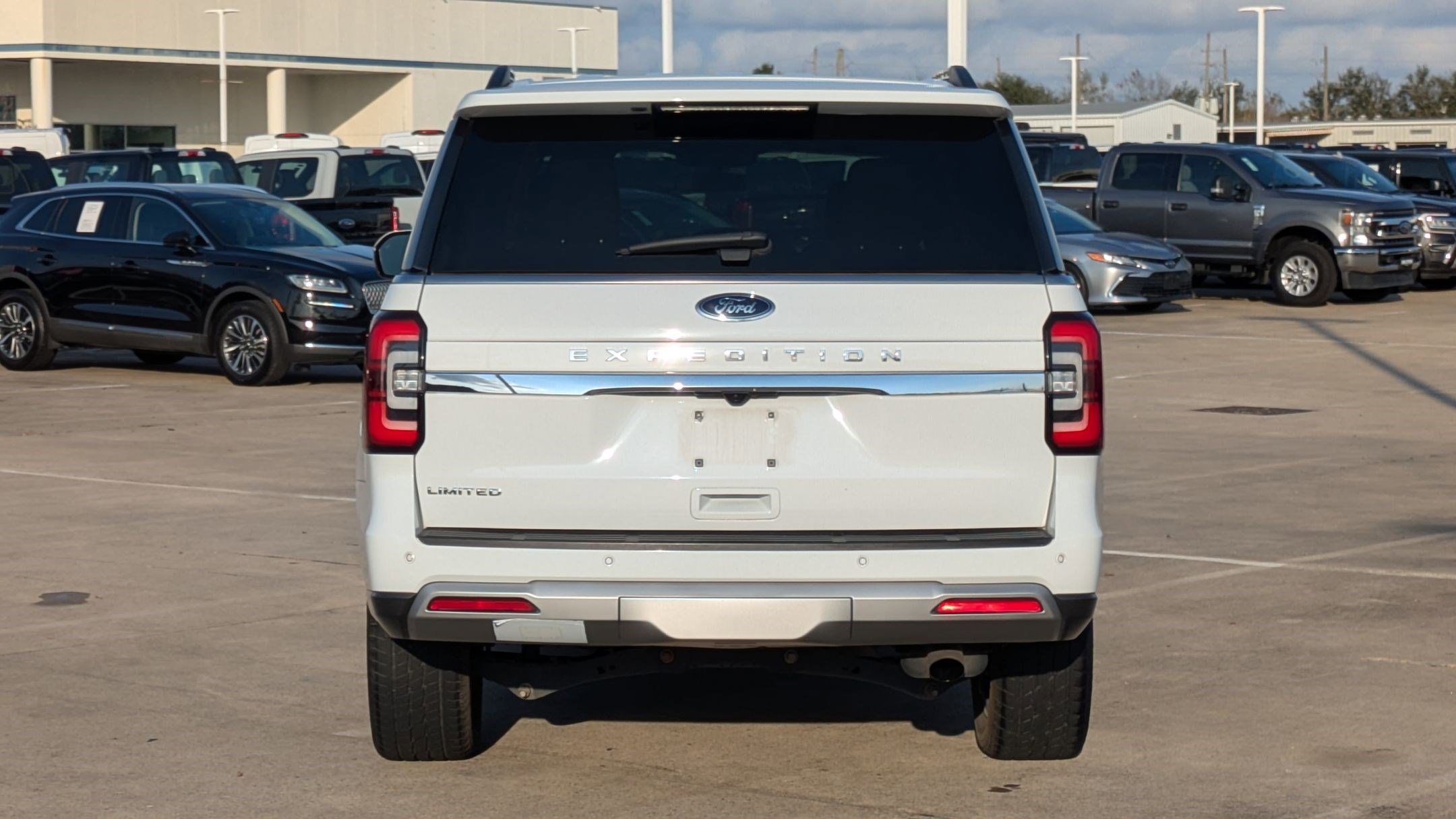 Used 2024 Ford Expedition Limited image 5