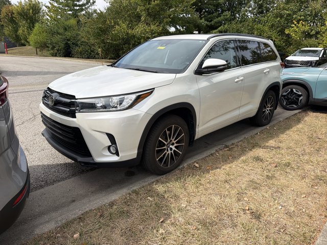 Used 2017 Toyota Highlander SE AWD/4WD image 4