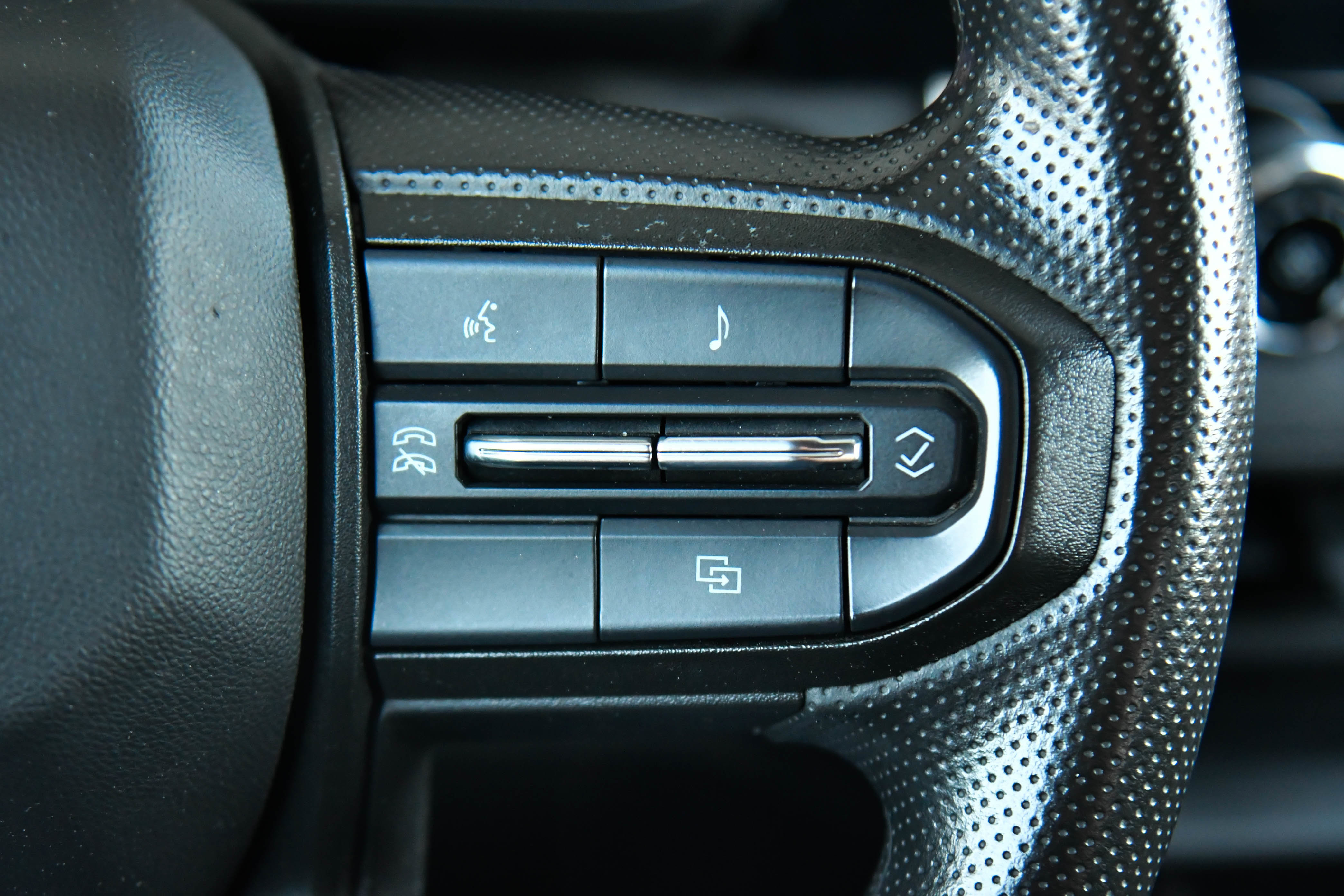 Used 2023 Chevrolet Colorado W/T image 32