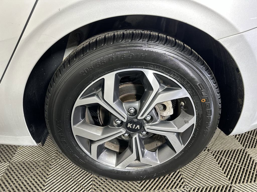 Used 2020 Kia Forte LXS FWD image 32