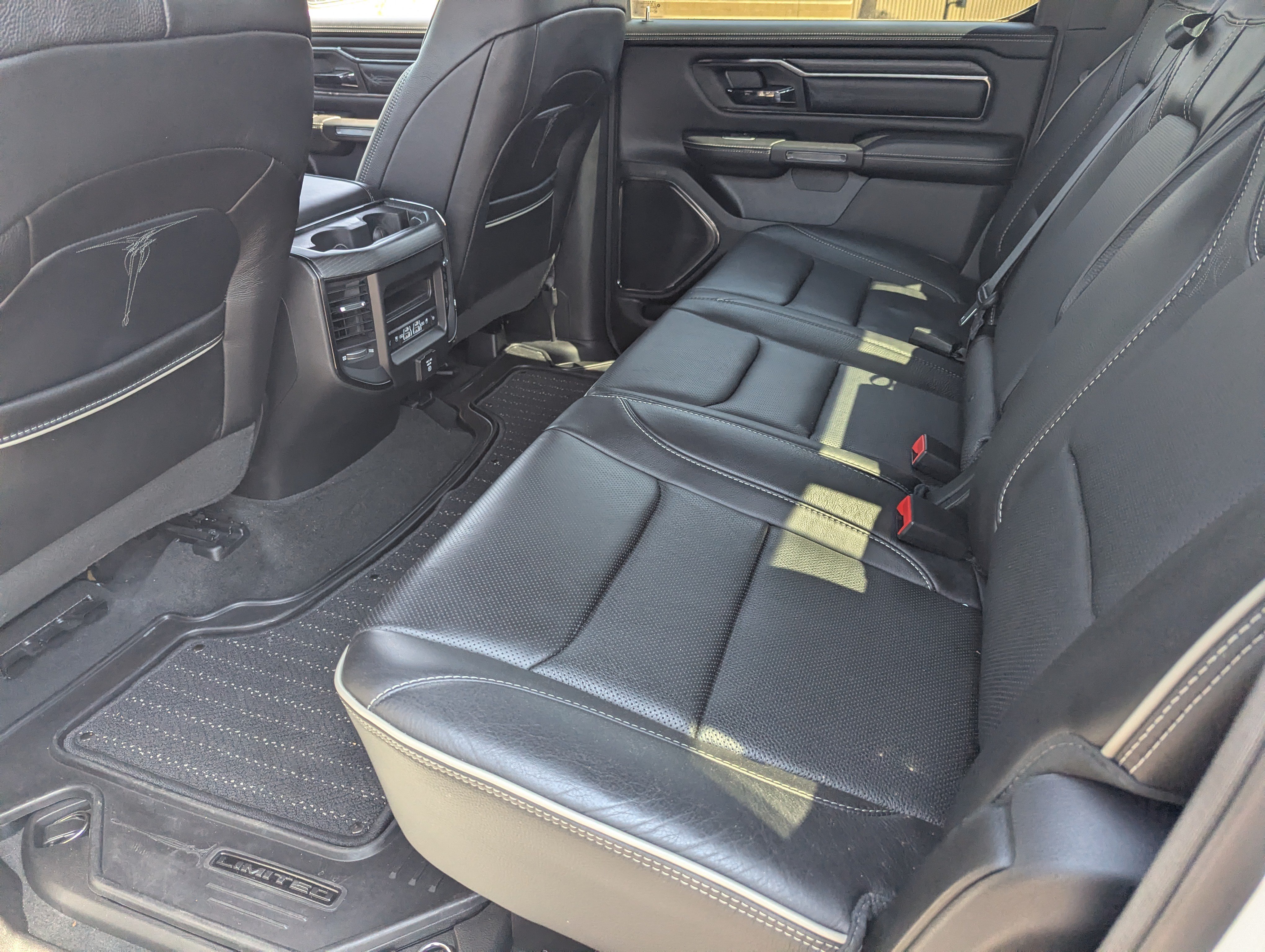 Used 2022 RAM 1500 Limited AWD/4WD image 17