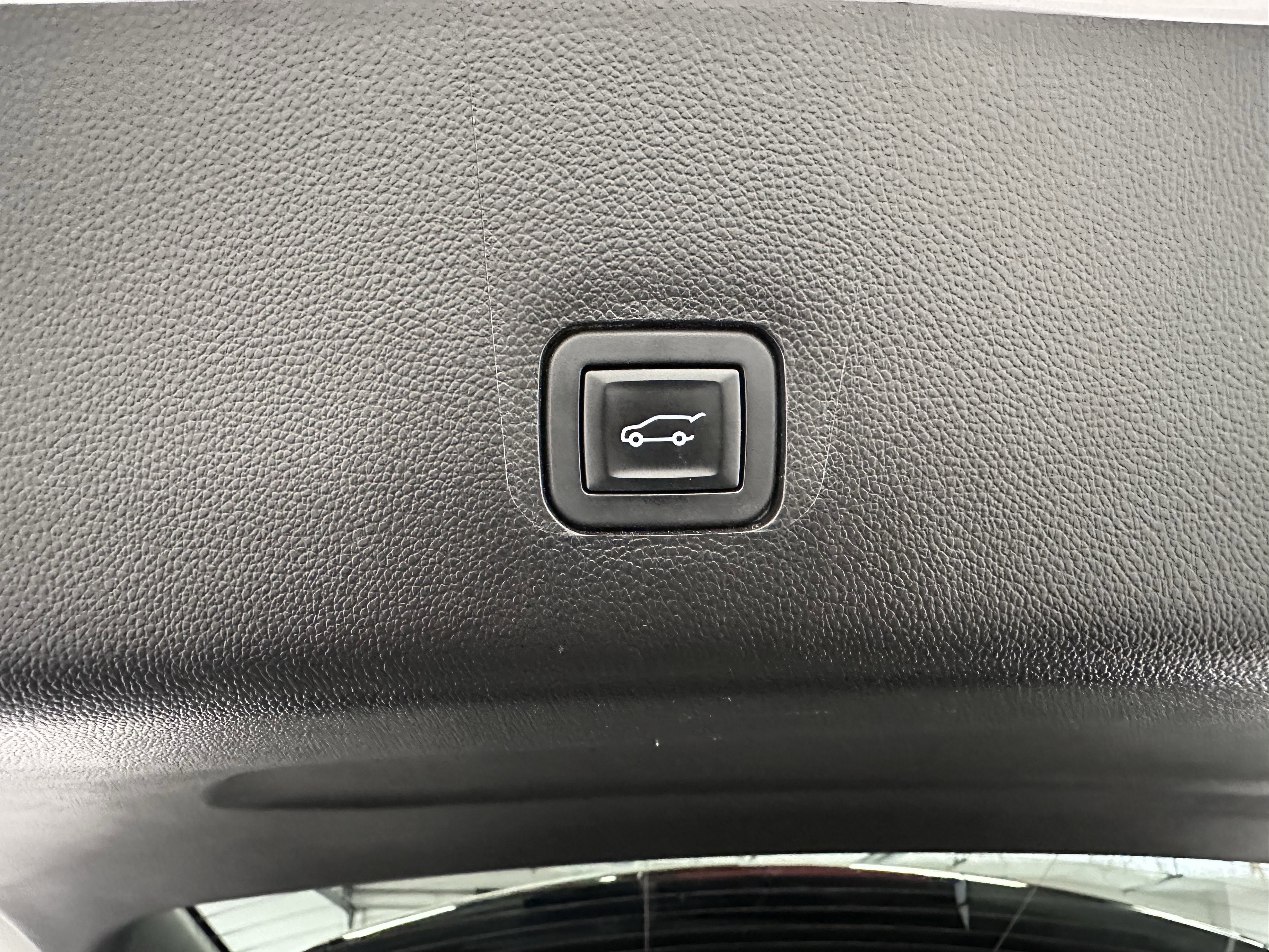 Used 2019 Chevrolet Traverse Premier w/ Driver Confidence II Package image 25