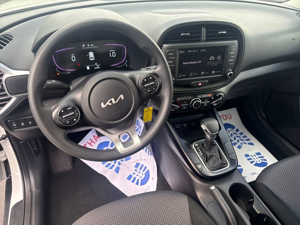 Used 2025 Kia Soul LX w/ LX Technology Package image 16