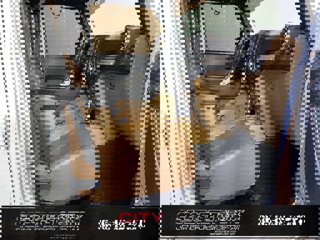 Used 2018 Jeep Wrangler Unlimited Sahara w/ Connectivity Group image 35