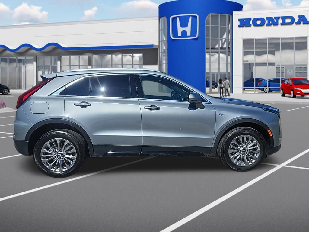 Used 2025 Cadillac XT4 Premium Luxury image 10