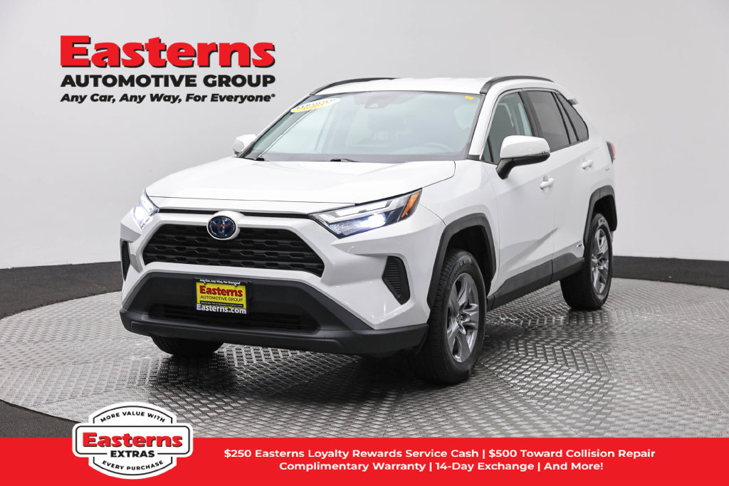 Used 2022 Toyota RAV4 XLE AWD/4WD image 1
