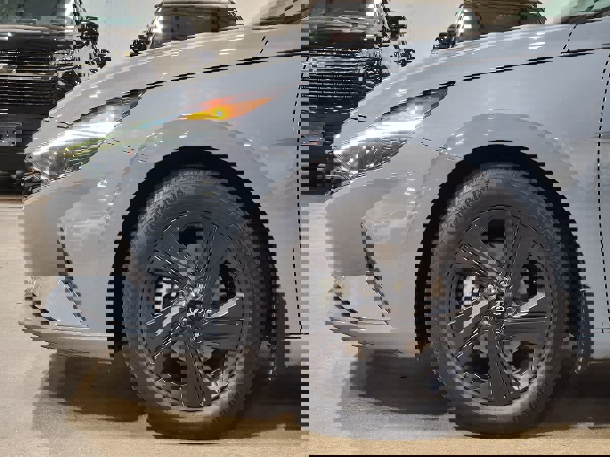 Used 2022 Hyundai Elantra SEL w/ Convenience Package FWD image 5