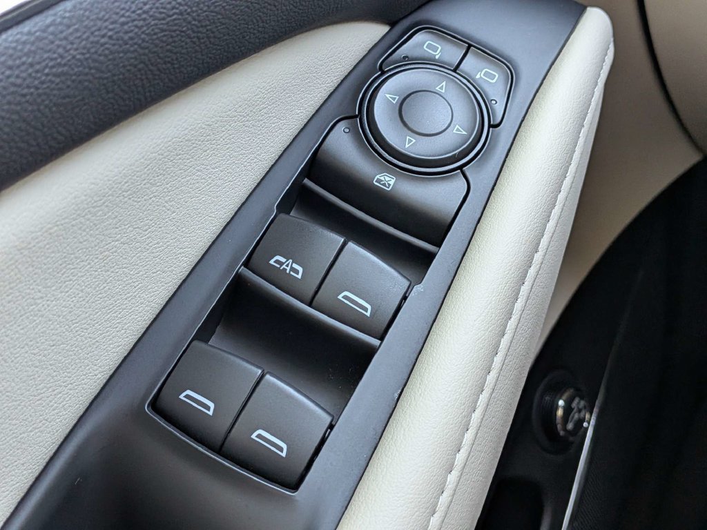 Used 2023 Buick Enclave Essence w/ Experience Buick Package FWD image 25
