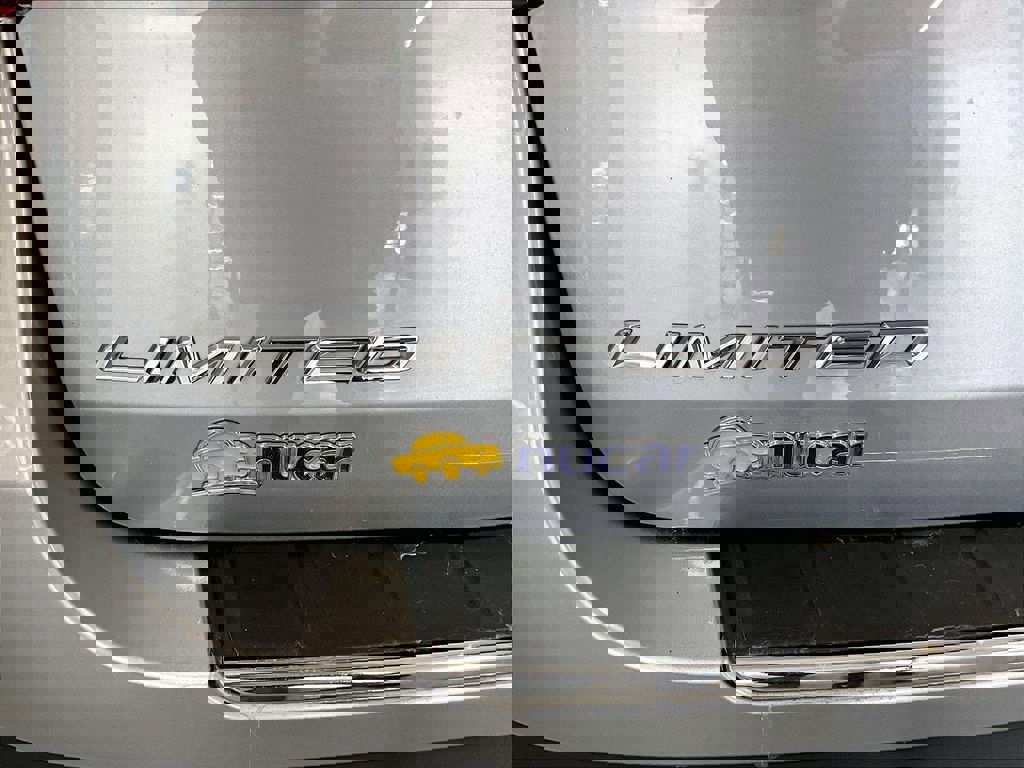 Used 2023 Ford Explorer Limited w/ Equipment Group 301A AWD/4WD image 29