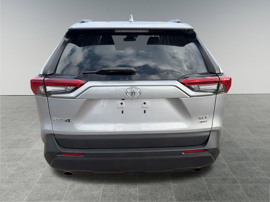 Used 2020 Toyota RAV4 XLE Premium image 4