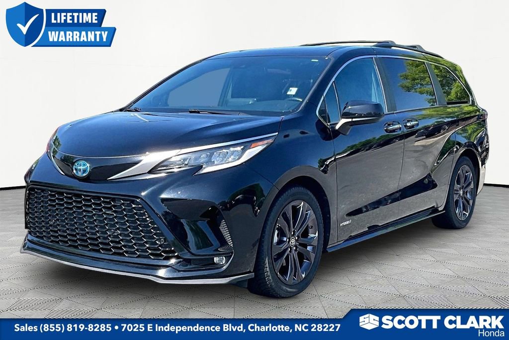 Used 2021 Toyota Sienna XSE w/ XSE Plus Package FWD image 3