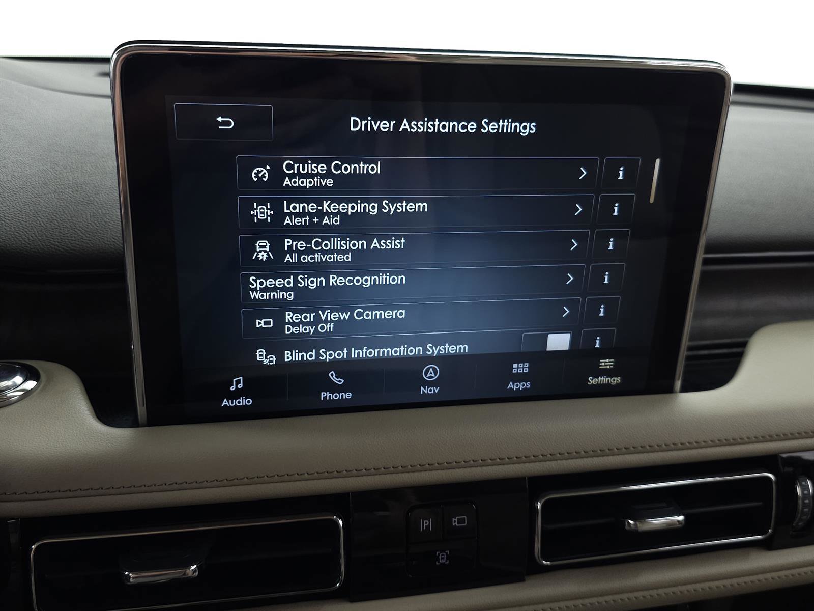 Used 2020 Lincoln Aviator Reserve w/ Equipment Group 202A image 29