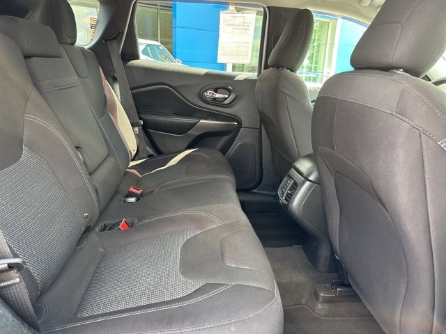 Used 2019 Jeep Cherokee Latitude w/ Popular Appearance Group image 13