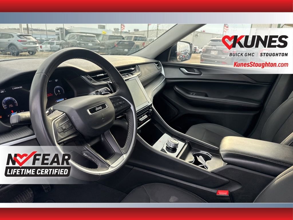 Used 2024 Jeep Grand Cherokee Laredo image 23