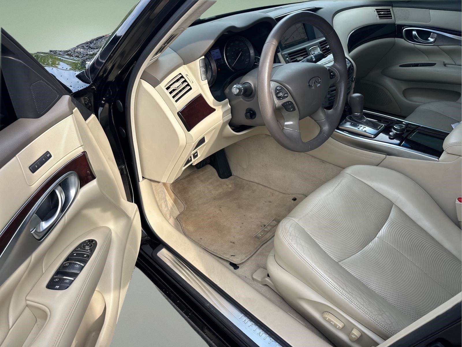 Used 2011 INFINITI M37 w/ Premium Pkg RWD image 9