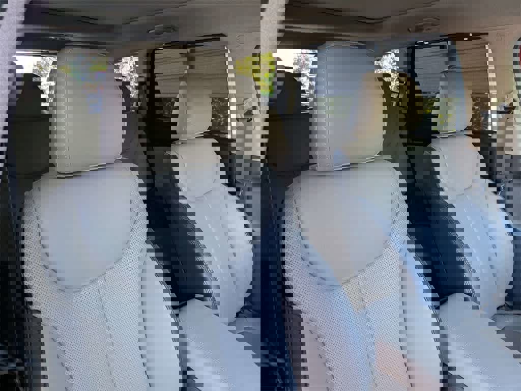 Used 2020 Hyundai Santa Fe Limited image 6