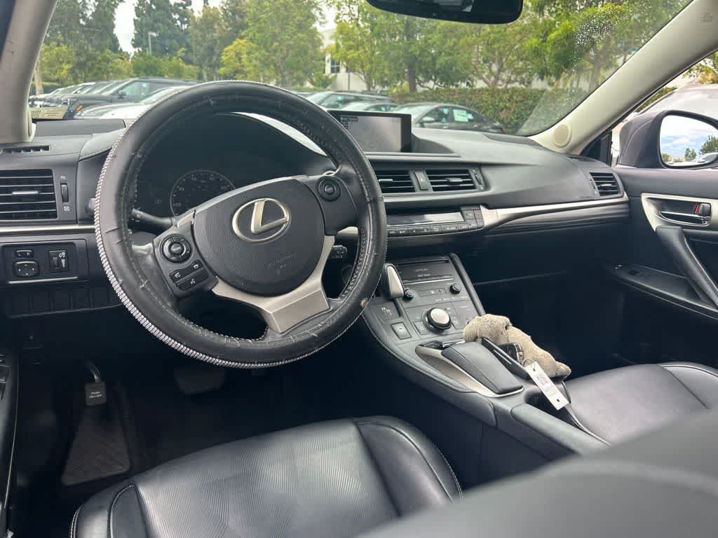 Used 2016 Lexus CT 200h w/ Navigation Package FWD image 6