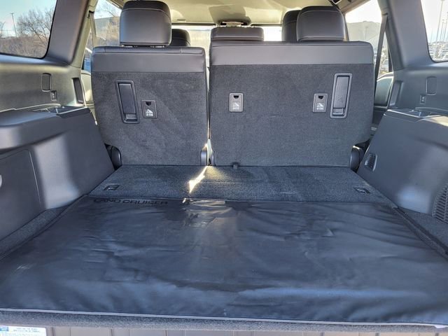 Used 2025 Toyota Land Cruiser image 28