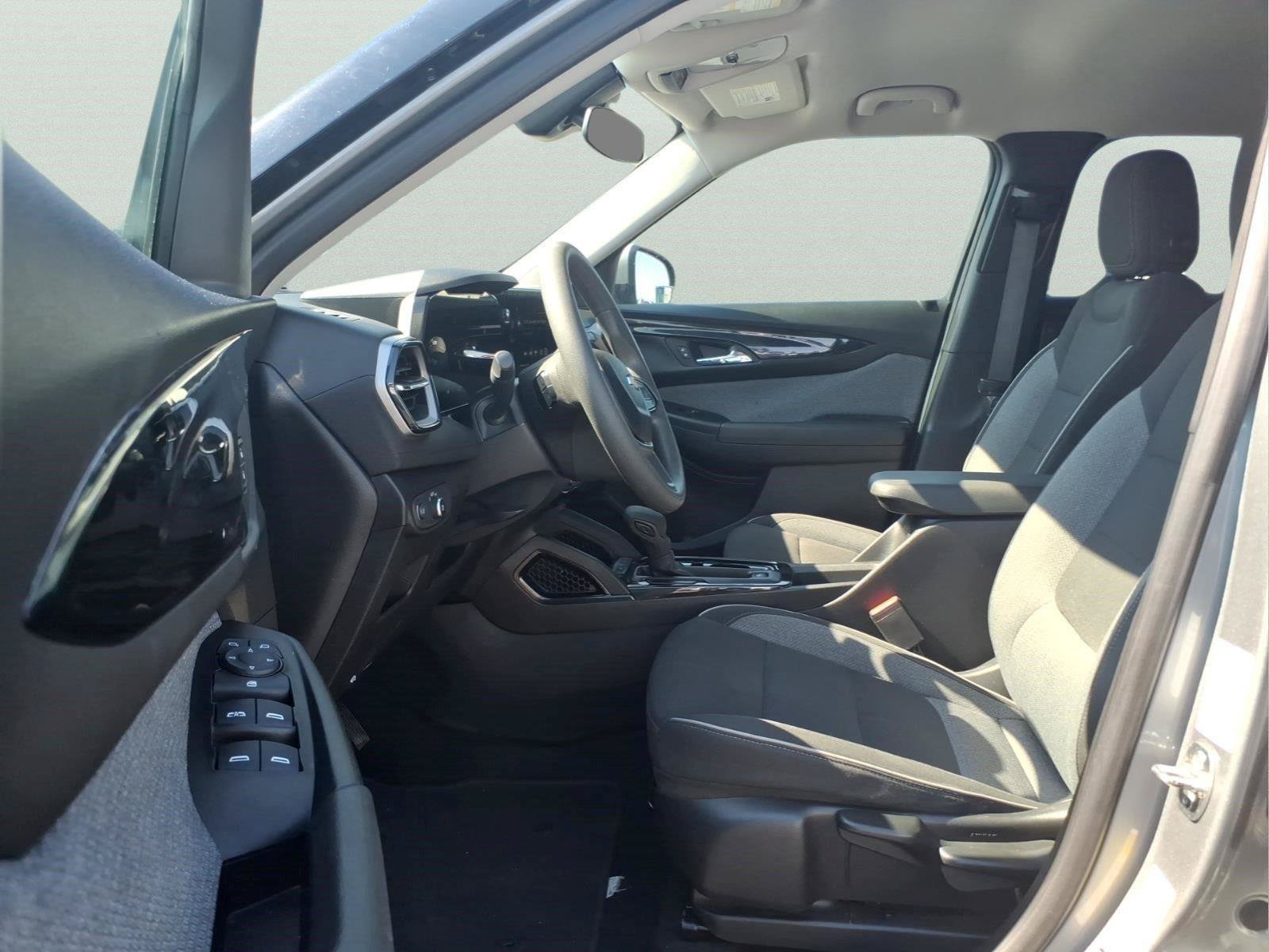 Used 2025 Chevrolet TrailBlazer LT AWD/4WD image 16