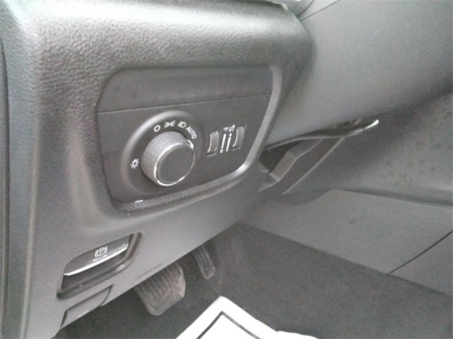 Used 2023 Jeep Grand Cherokee L Laredo image 28