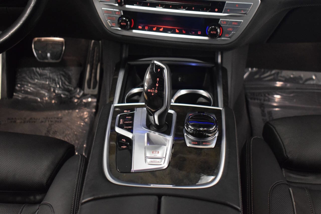 Used 2018 BMW 750i image 40