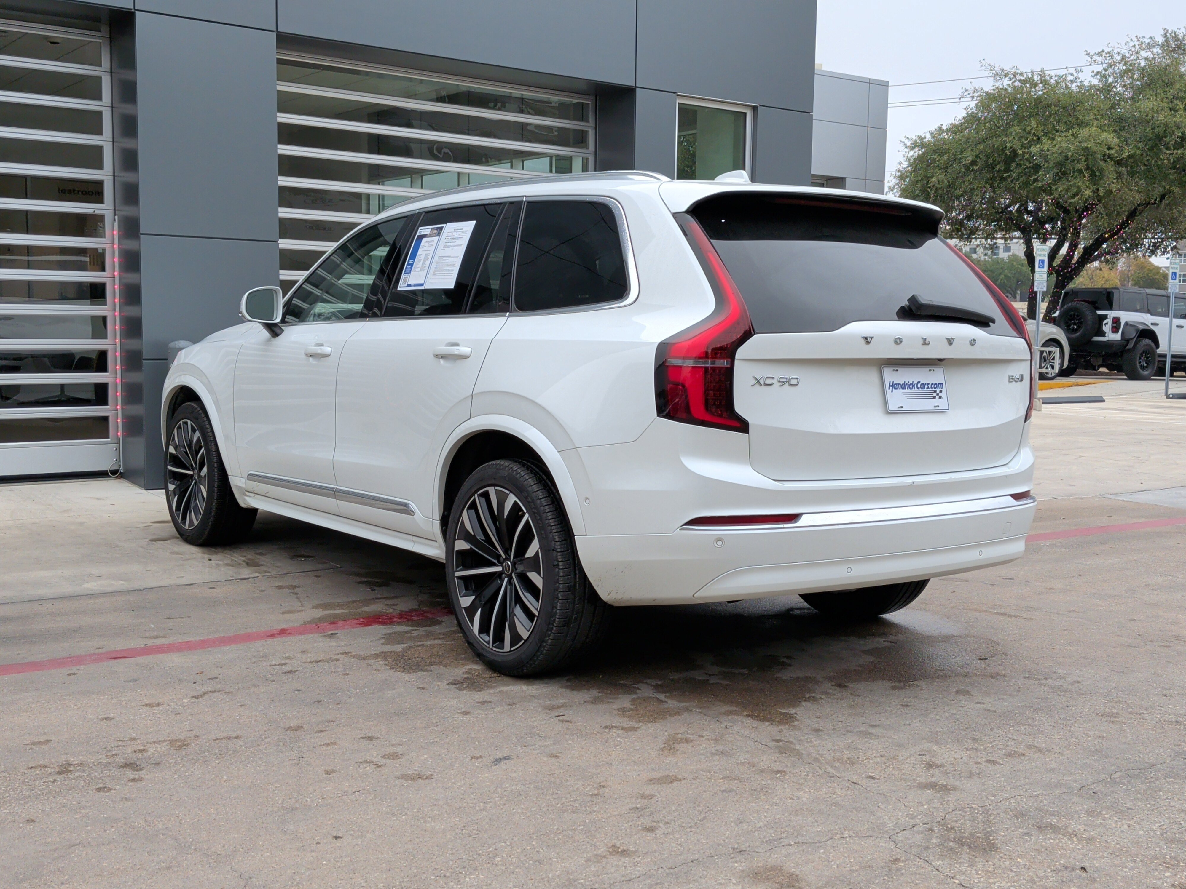 Used 2025 Volvo XC90 B6 Plus image 7