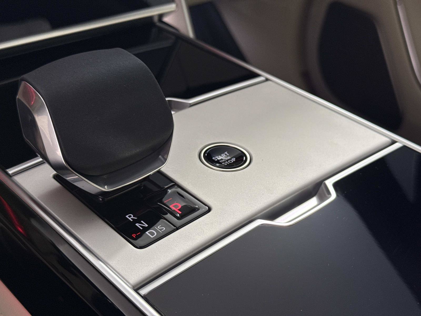 New 2026 Land Rover Range Rover Autobiography AWD/4WD image 30