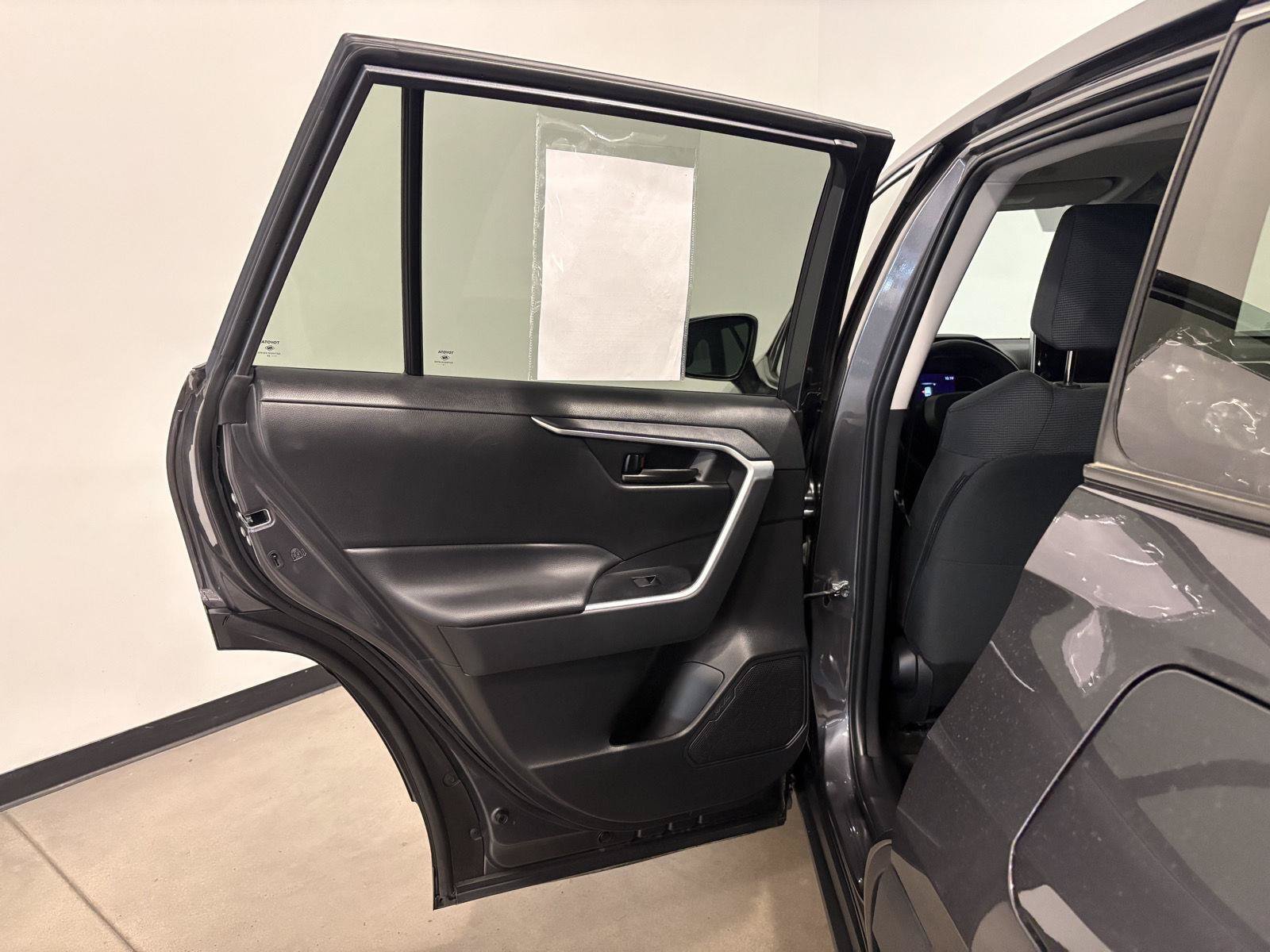 Used 2023 Toyota RAV4 LE AWD/4WD image 27