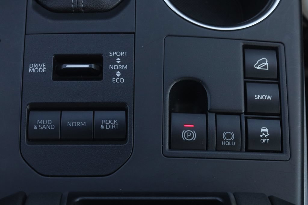 Used 2025 Toyota Highlander XLE AWD/4WD image 19