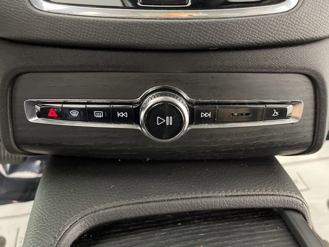 Used 2020 Volvo XC90 T6 Momentum image 26