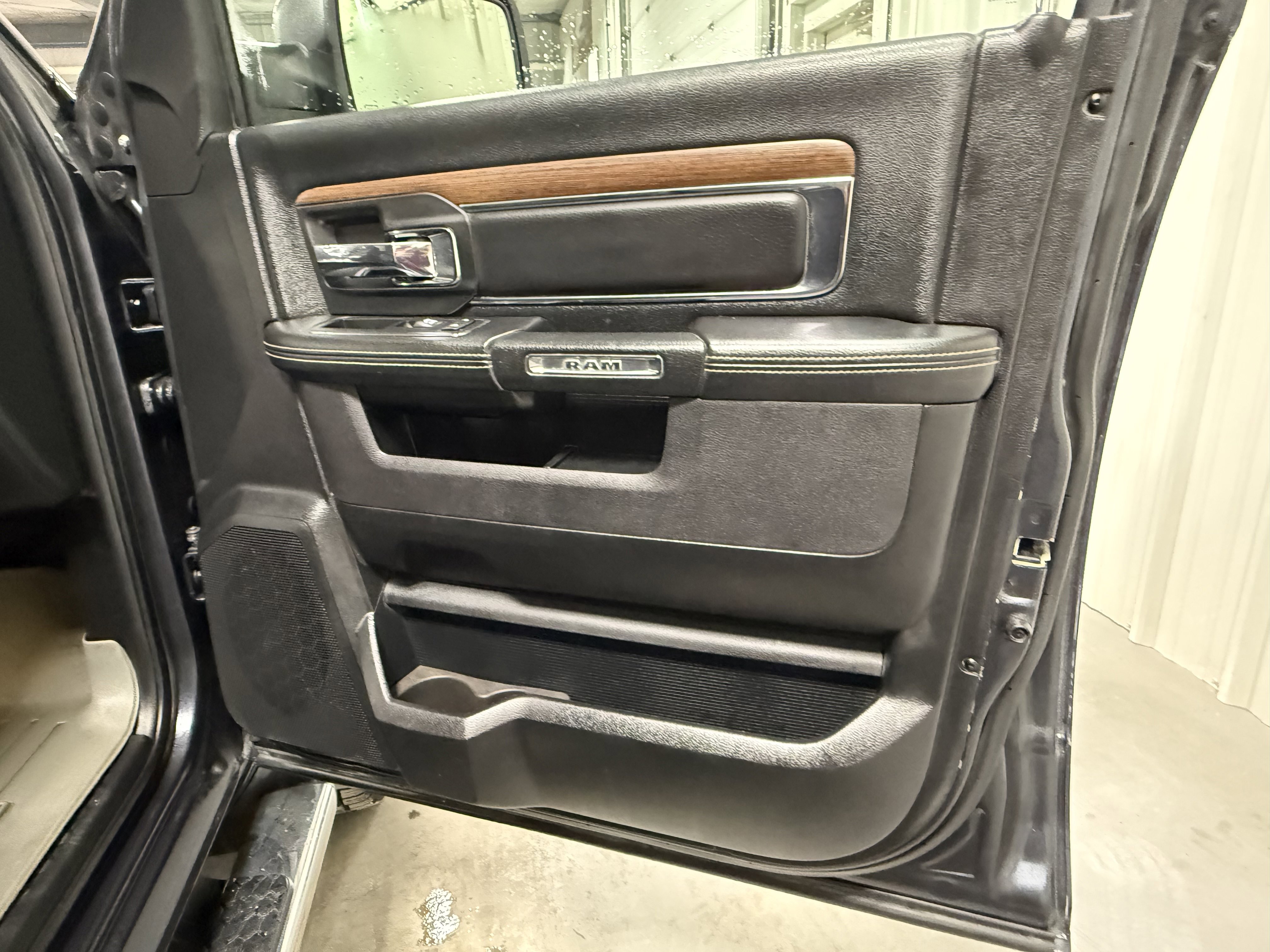 Used 2017 RAM 1500 Laramie w/ Convenience Group image 14