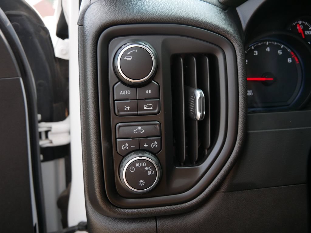 Used 2019 Chevrolet Silverado 1500 Custom w/ Custom Value Package AWD/4WD image 16