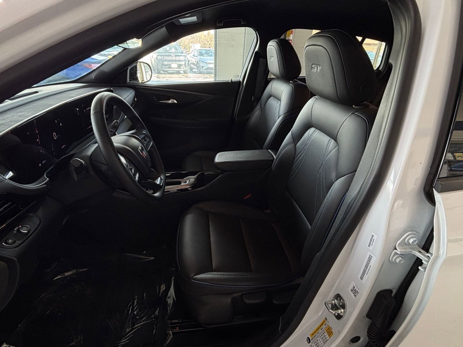 Used 2025 Buick Envista Sport Touring image 26