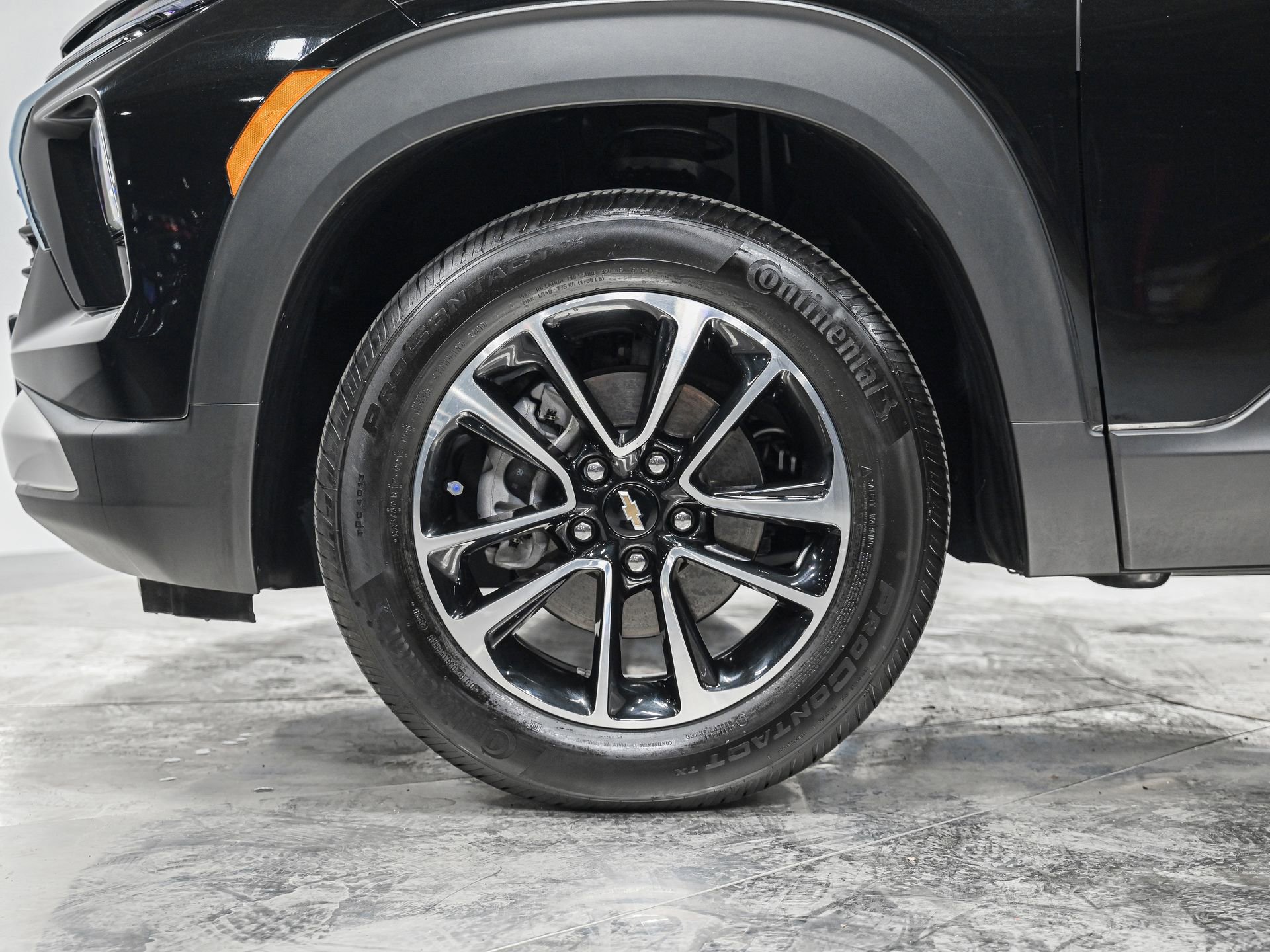 Used 2025 Chevrolet TrailBlazer LT w/ Convenience Package AWD/4WD image 3