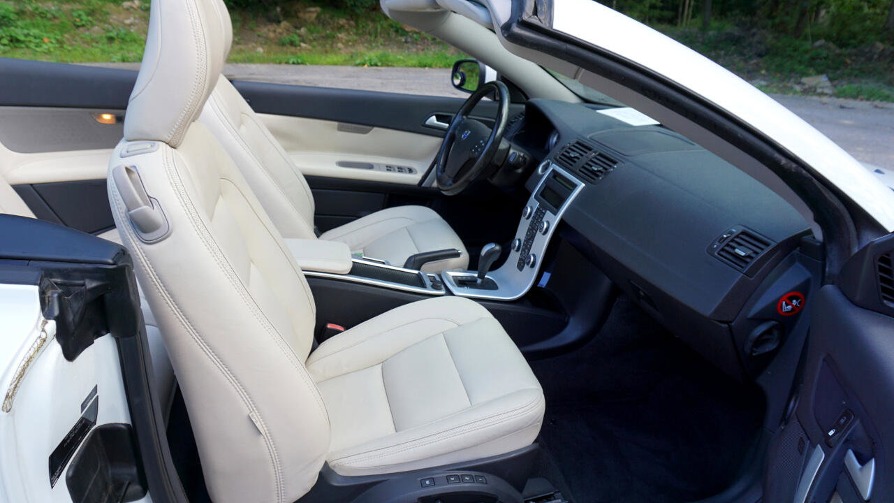 Used 2011 Volvo C70 T5 image 13