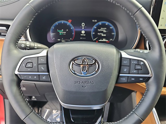 Used 2025 Toyota Highlander Platinum image 16