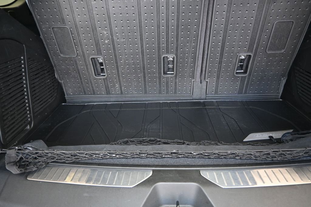 Used 2024 Chevrolet Tahoe Premier RWD image 20