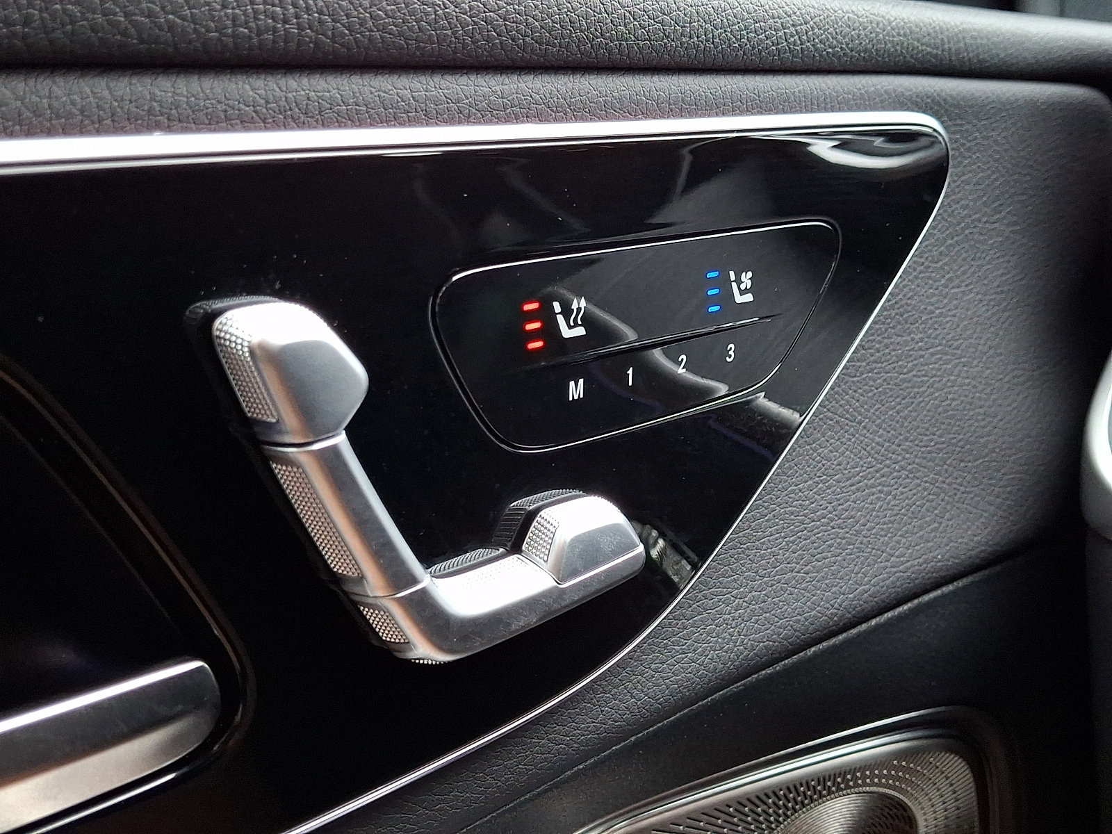 Certified 2025 Mercedes-Benz GLC 300 4MATIC image 24