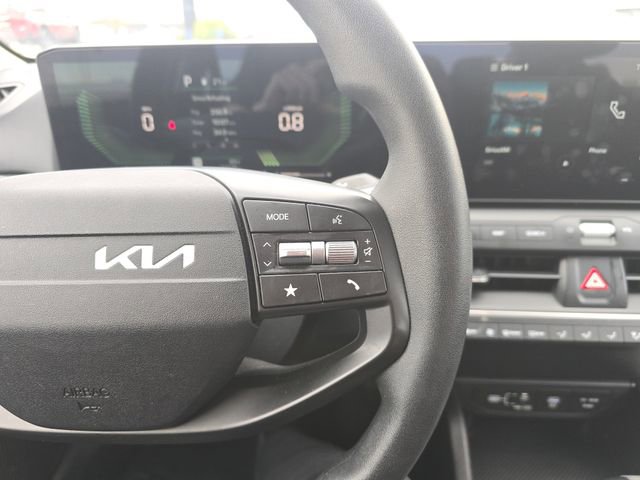 Used 2025 Kia K4 LXS image 18