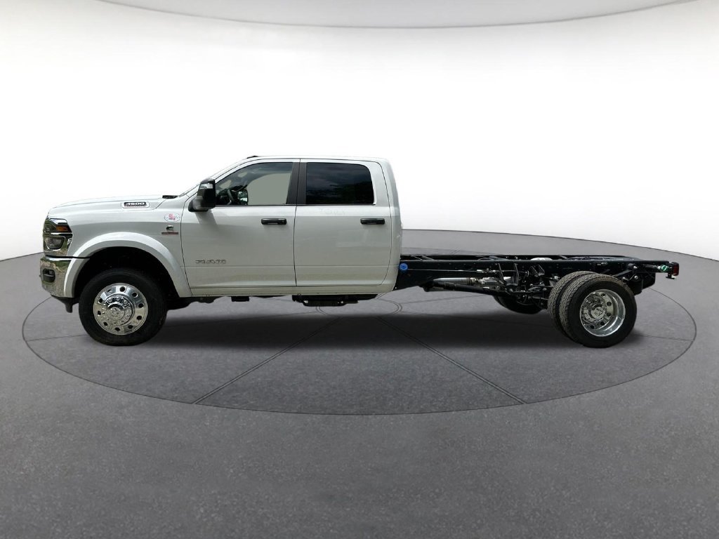 New 2026 RAM 4500 4x4 Crew Cab DRW image 2